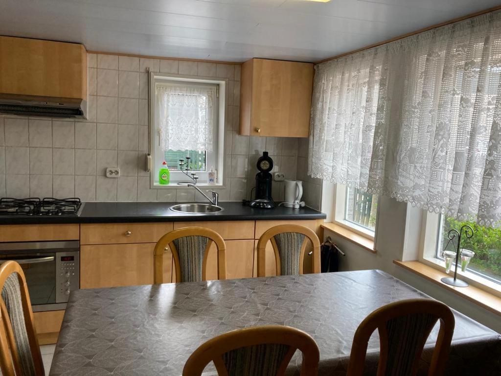 Schoondijke Schwone Diekhuusje - Vakantiewoning Aan De Noordzeekustヴィラ エクステリア 写真
